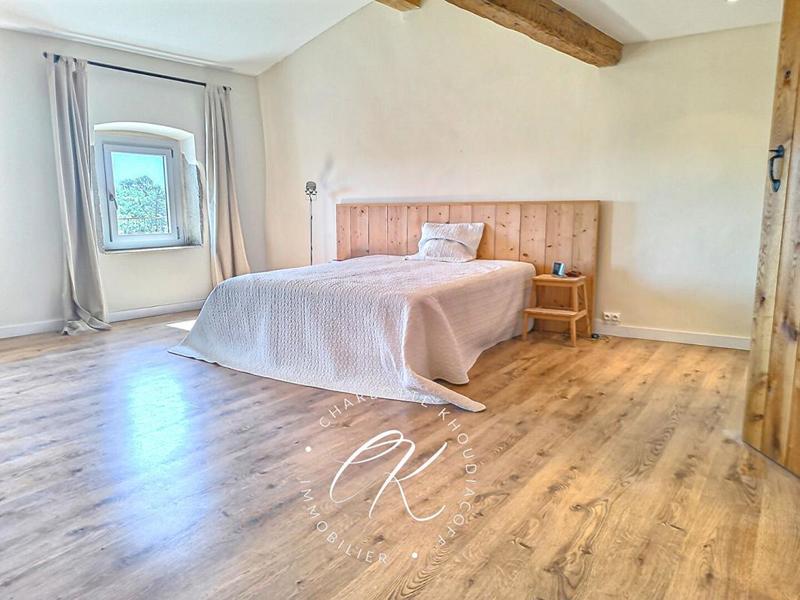 Maison - 205 m² - 7 pièces