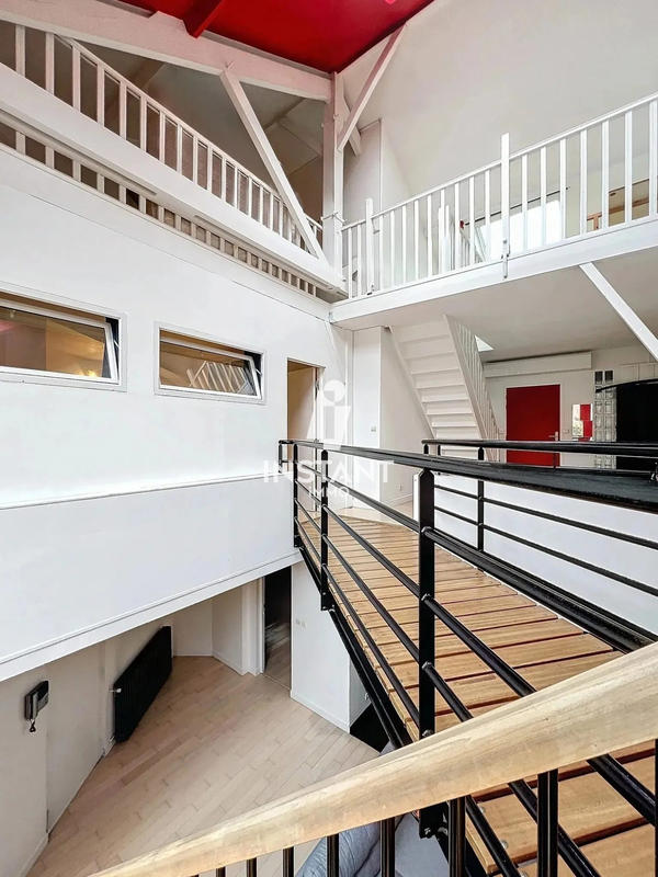 Loft - 135 m² - 4 pièces
