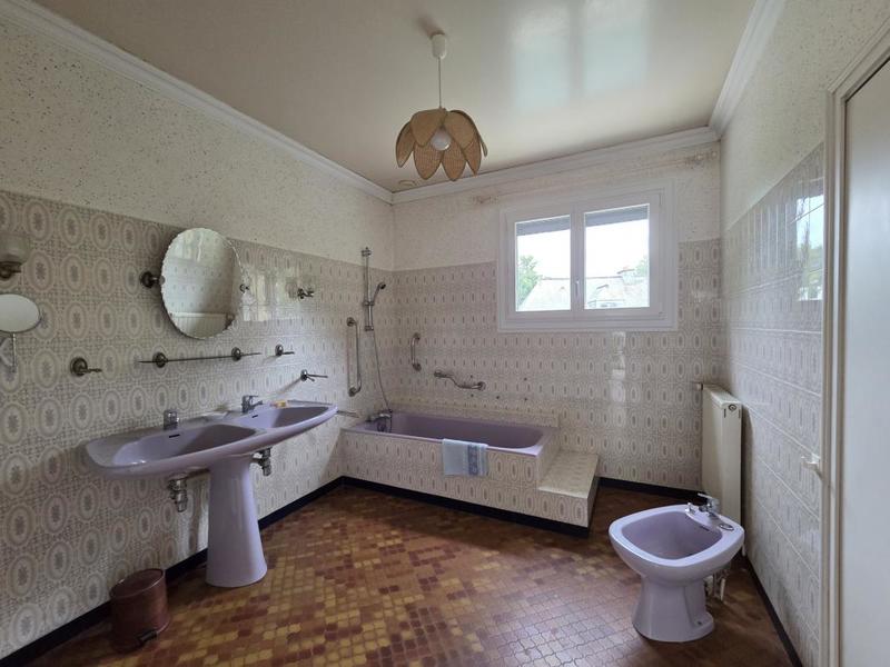 Demeure - 245 m² - 8 pièces