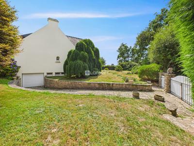 Maison traditionnelle - 215 m² - 9 pièces