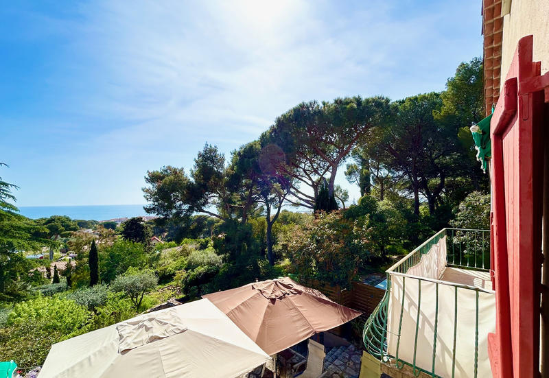 Maison - 234 m² - 9 pièces