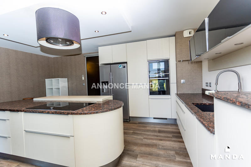 Appartement - 138 m² - 5 pièces