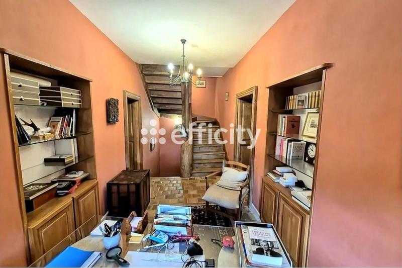 Maison - 230 m² - 9 pièces