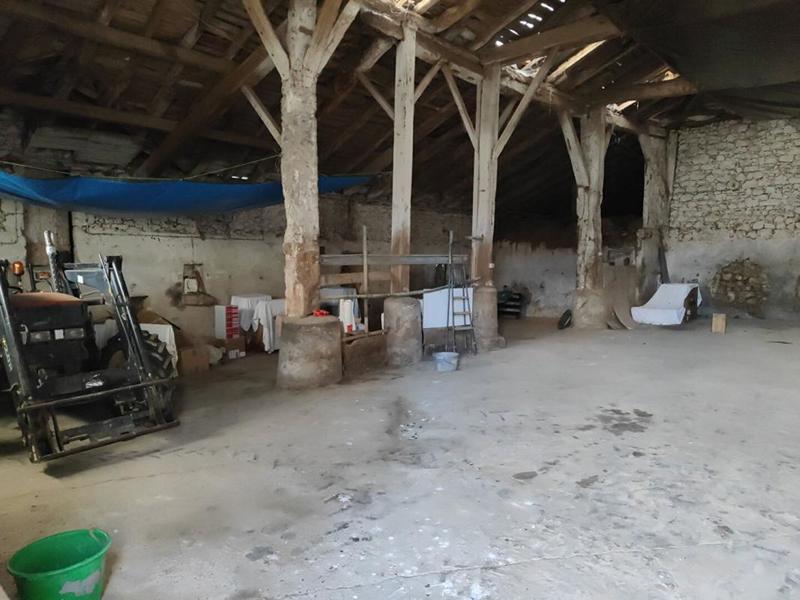 Corps de ferme - 300 m² - 1 pièce