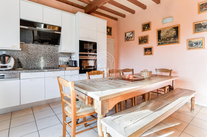 Maison - 346 m² - 10 pièces