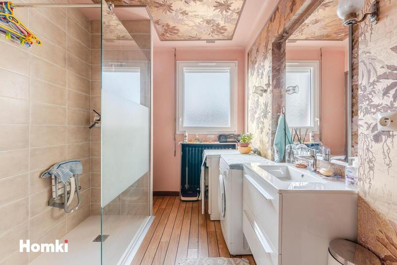 Maison - 218 m² - 7 pièces