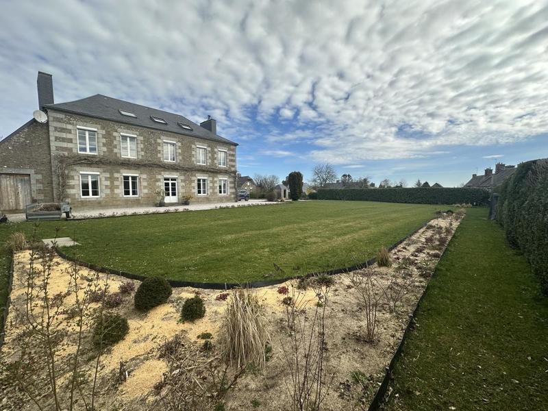 Maison - 308 m² - 10 pièces