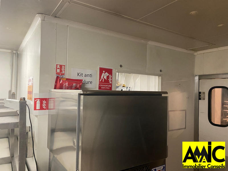 Local d'activités - 158 m²