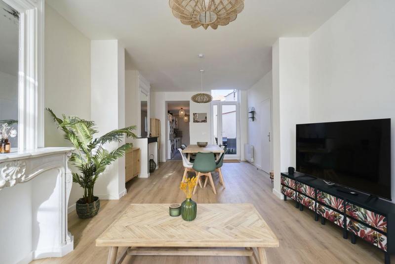 Maison - 179 m² - 11 pièces