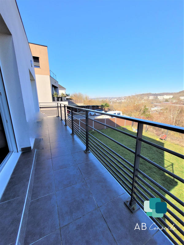 Maison traditionnelle - 138 m² - 5 pièces