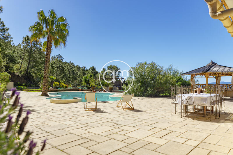 Maison - 200 m² - 7 pièces