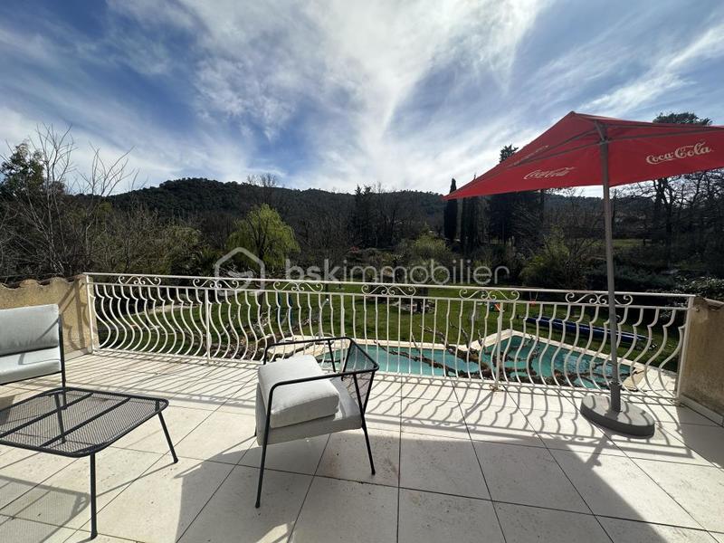 Propriété - 222 m² - 7 pièces