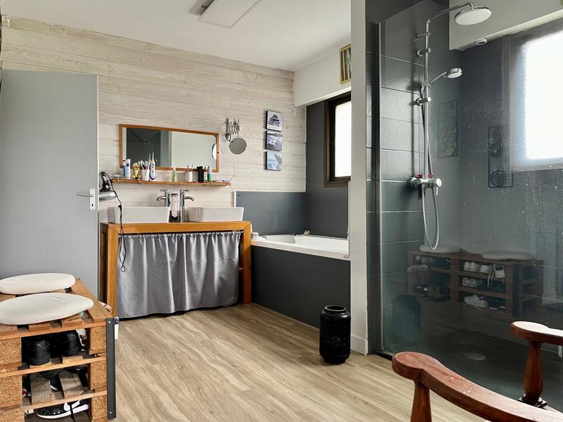 Maison traditionnelle - 183 m² - 7 pièces