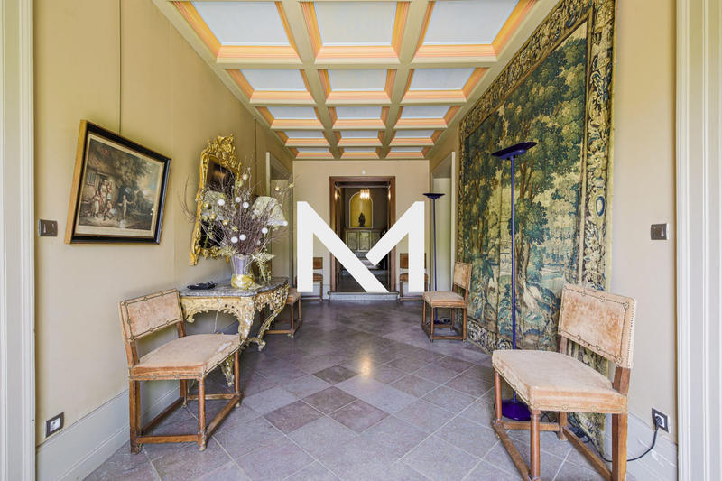 Maison - 761 m² - 16 pièces