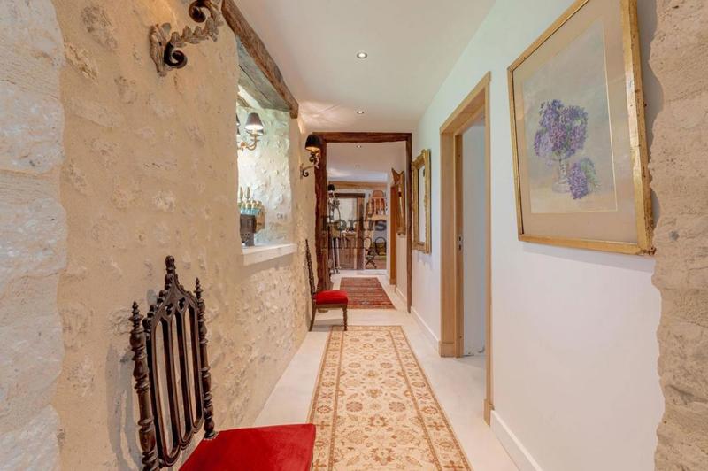 Demeure - 350 m² - 11 pièces