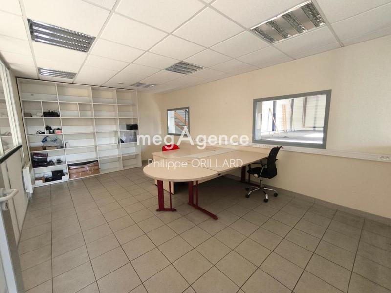Local commercial - 550 m² - 2 pièces