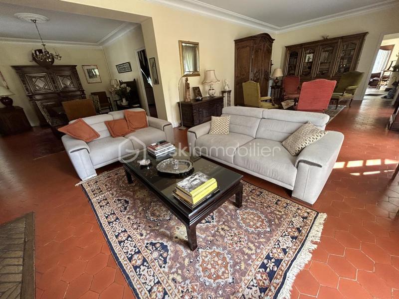 Propriété - 453 m² - 11 pièces