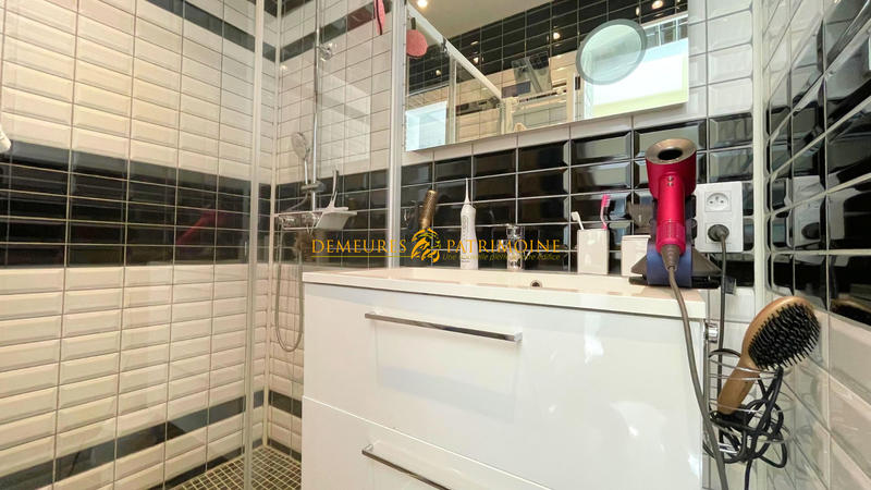 Maison - 208 m² - 7 pièces