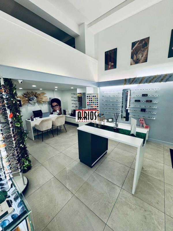 Local commercial - 32 m² - 4 pièces