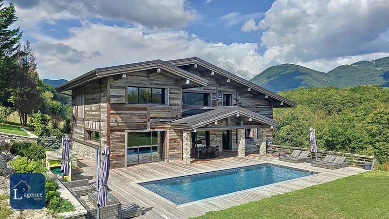 Maison - 219 m² - 7 pièces