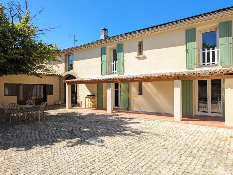 Maison en pierre - 263 m² - 8 pièces