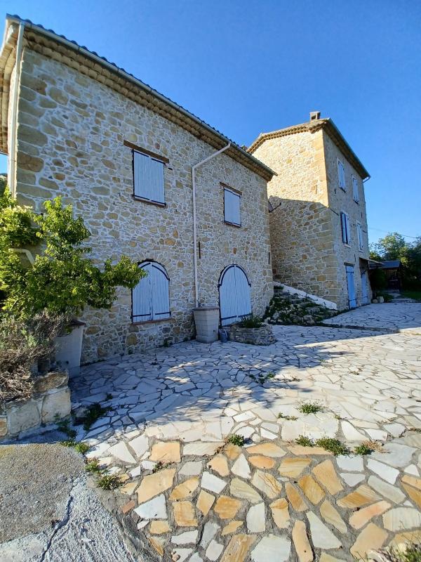 Maison - 204 m² - 7 pièces