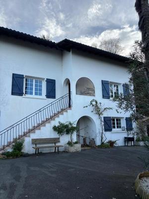 Propriété - 260 m² - 9 pièces