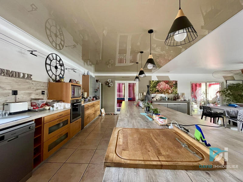 Villa - 215 m² - 8 pièces