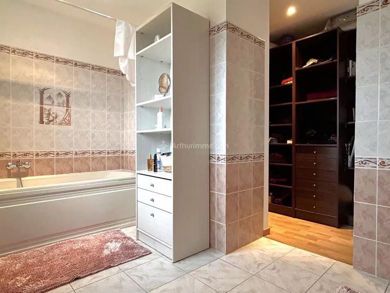 Maison - 157 m² - 8 pièces