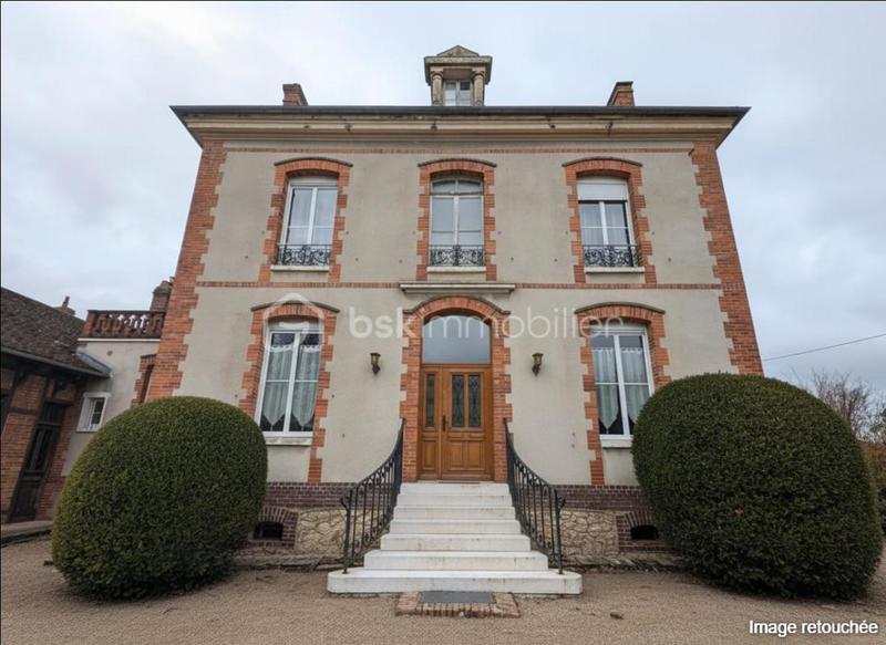 Demeure - 267 m² - 11 pièces