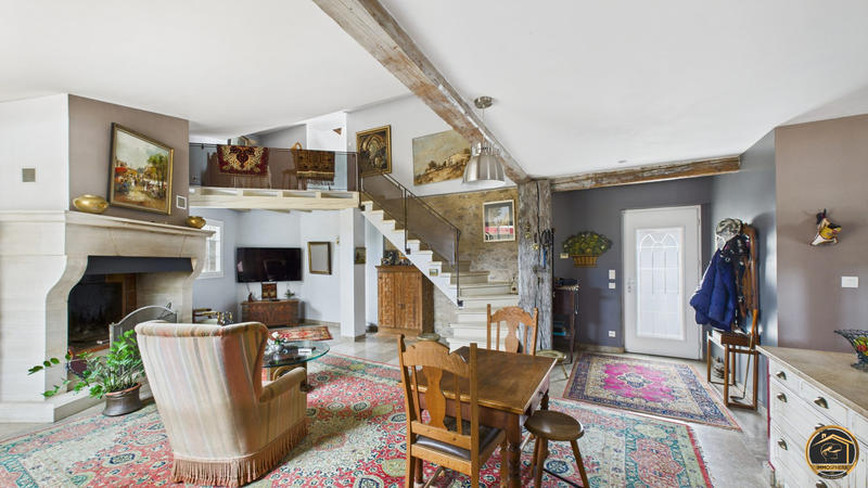 Maison traditionnelle - 275 m² - 10 pièces