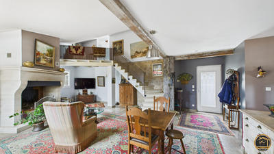 Maison traditionnelle - 275 m² - 10 pièces