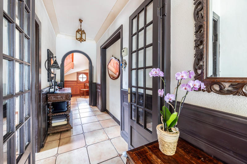 Maison - 279 m² - 9 pièces