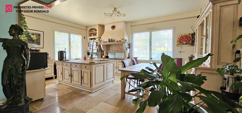 Maison - 200 m² - 5 pièces