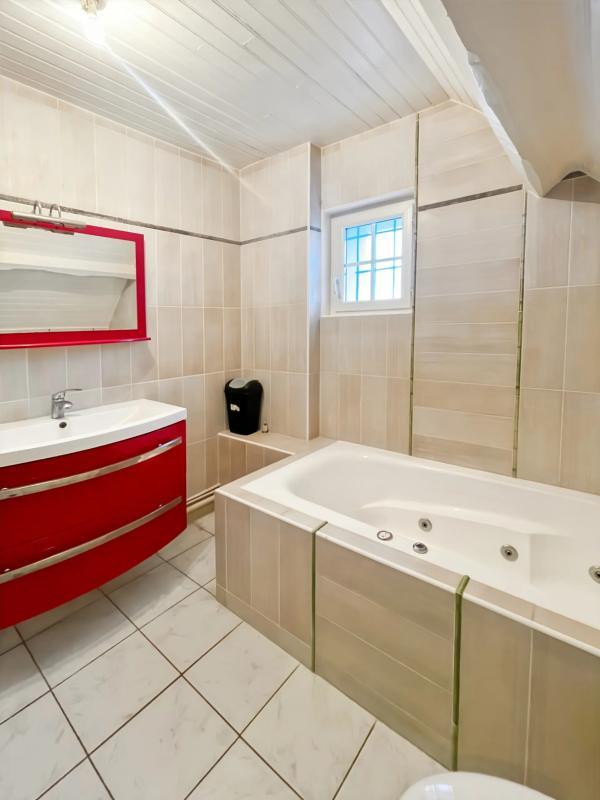 Maison - 235 m² - 7 pièces