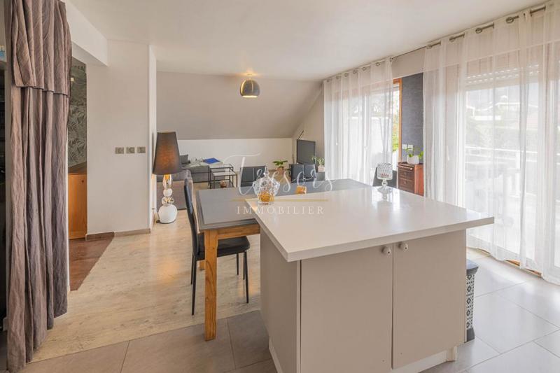 Maison - 270 m² - 12 pièces