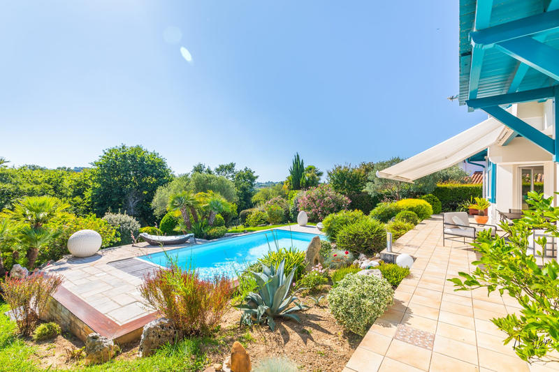 Maison - 196 m² - 7 pièces