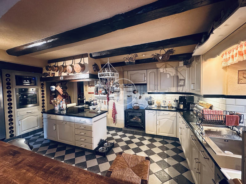 Maison - 226 m² - 6 pièces