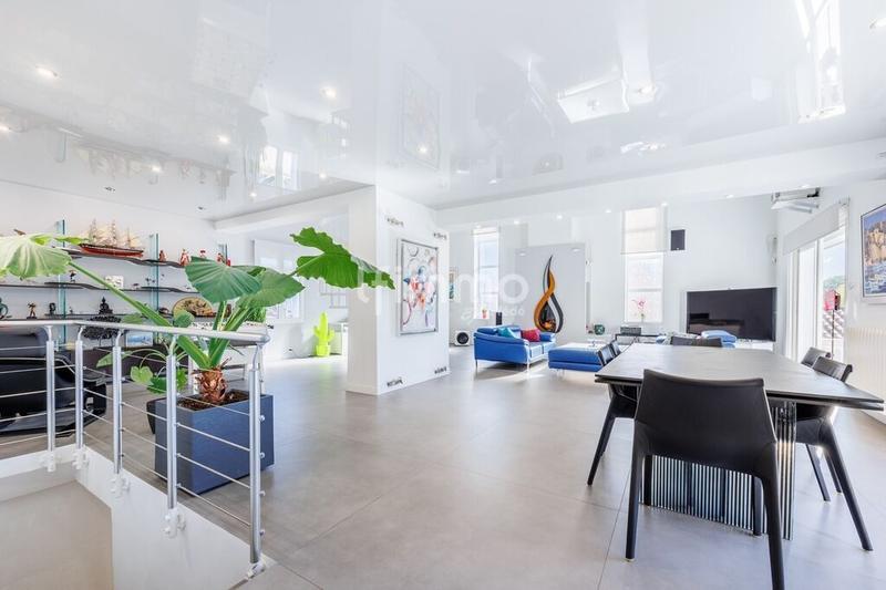 Maison - 250 m² - 7 pièces