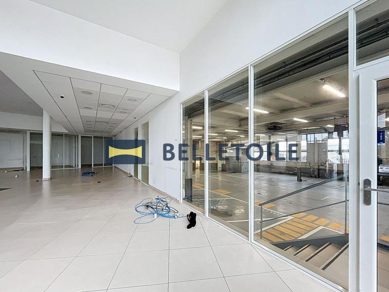 Véhicules - 2 239 m²