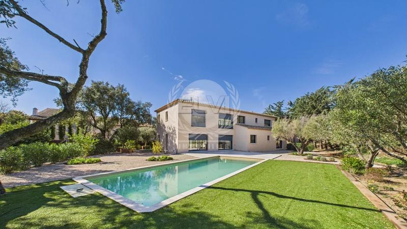 Villa - 250 m² - 5 pièces
