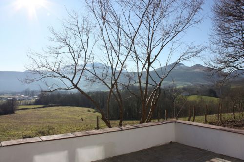 Gîte Itzultipia face aux montagnes basques