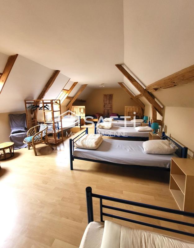 Maison - 280 m² - 9 pièces