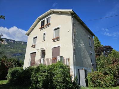 Demeure - 185 m² - 8 pièces