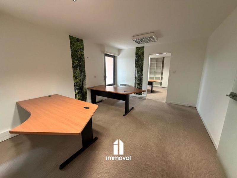 Local d'activité / Entrepôt - 220 m² - 9 pièces