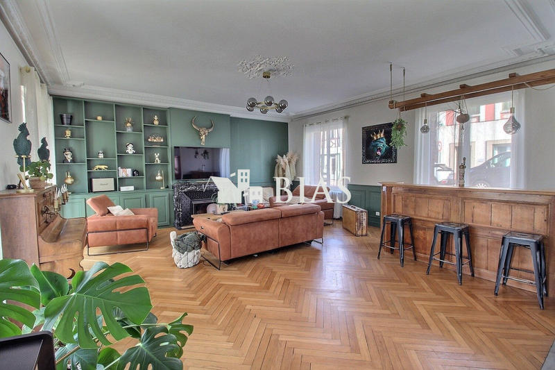 Maison - 250 m² - 10 pièces