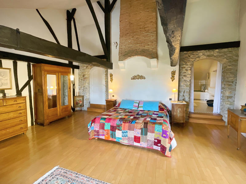 Maison - 260 m² - 9 pièces