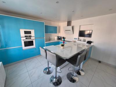 Maison - 189 m² - 6 pièces