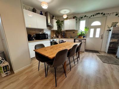 Maison - 85 m² - 4 pièces