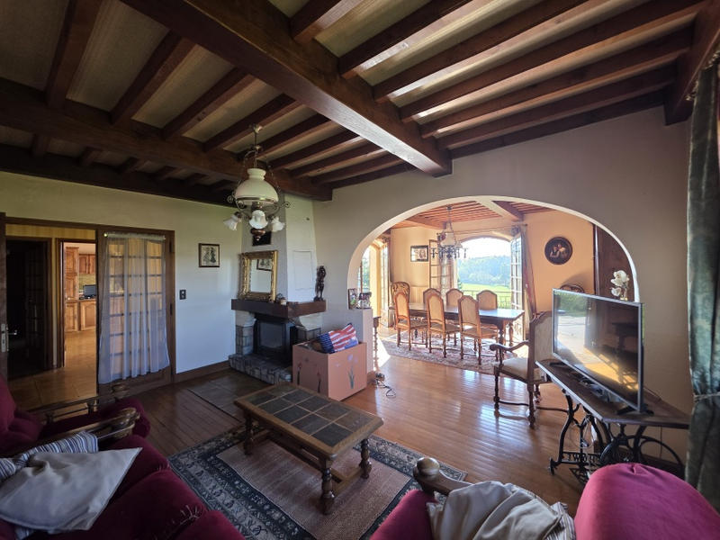 Maison - 254 m² - 8 pièces